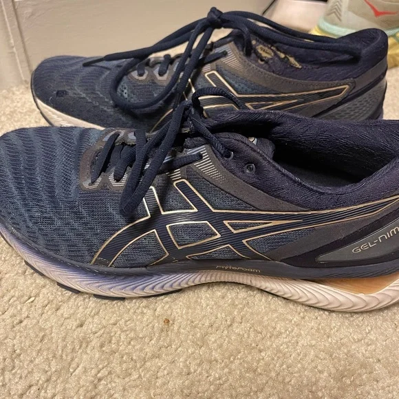 ASICS - Picture 2 of 3